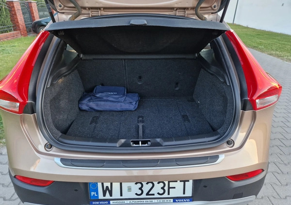 Volvo V40 cena 89000 przebieg: 14990, rok produkcji 2017 z Brodnica małe 172
